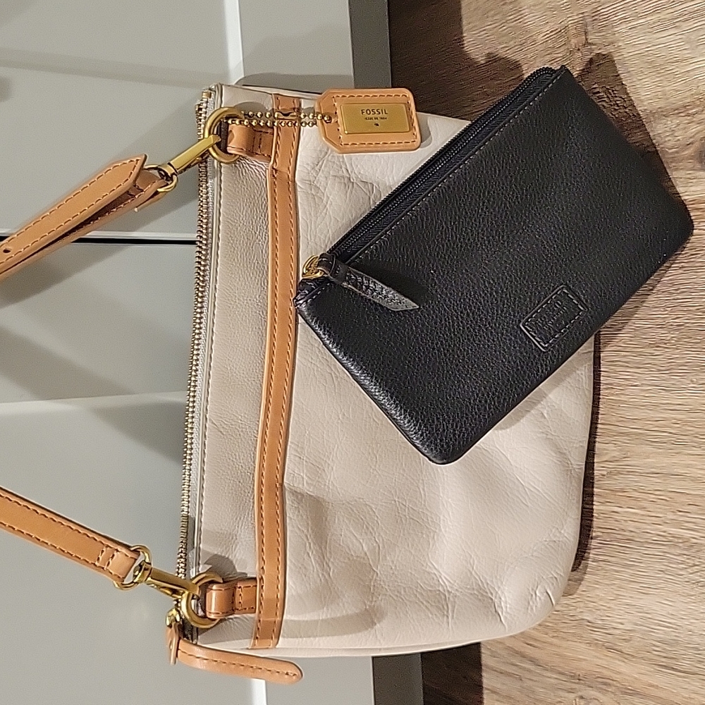 Fossil Corssbody With Matching Wallet - image 5
